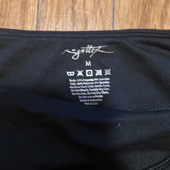 pretty black skirt! - Picture 2 of 5